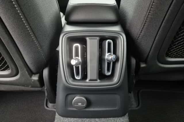 Volvo XC40 (2023) thumbnail 40