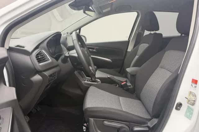 Suzuki S-Cross (2025) thumbnail 9