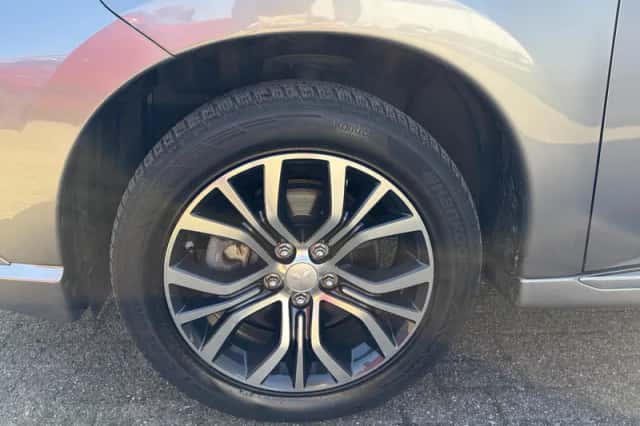 Mitsubishi Outlander (2019) thumbnail 15