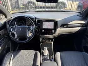 Mitsubishi Outlander (2019) thumbnail 5