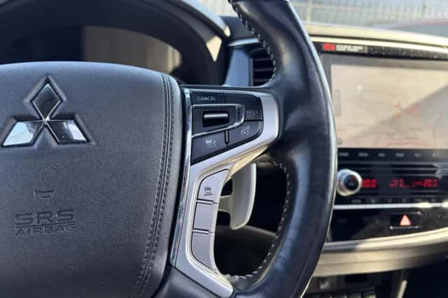 Mitsubishi Outlander (2019) thumbnail 10