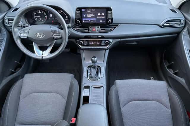 Hyundai i30 (2022) thumbnail 2