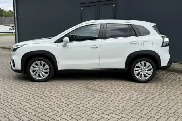 Suzuki S-Cross (2025) thumbnail 9