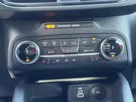 Ford Kuga (2023) thumbnail 7