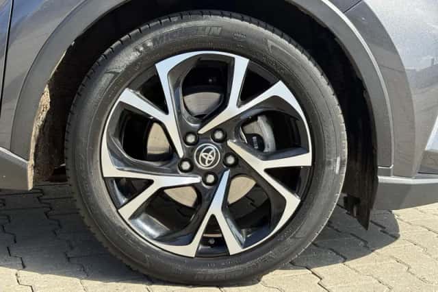 Toyota C-HR (2021) thumbnail 17