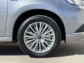 Mitsubishi Outlander (2020) thumbnail 17