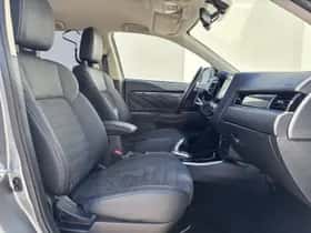 Mitsubishi Outlander (2020) thumbnail 60