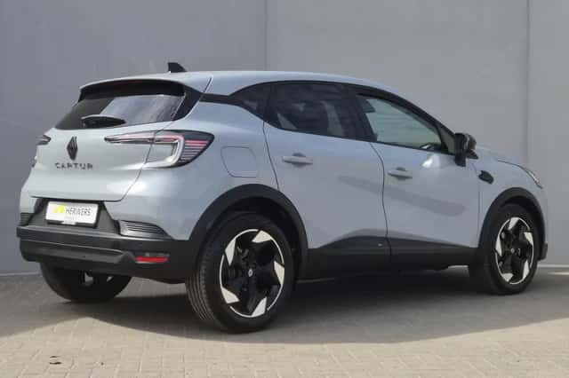 Renault Captur (2025) thumbnail 3