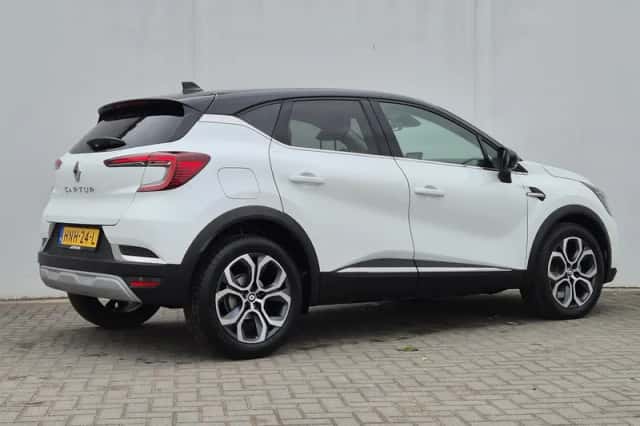 Renault Captur (2024) thumbnail 3