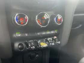 MINI Electric (2022) thumbnail 16