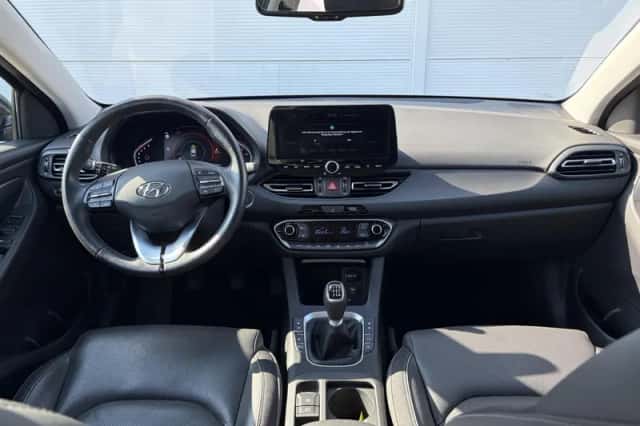 Hyundai i30 (2023) thumbnail 2