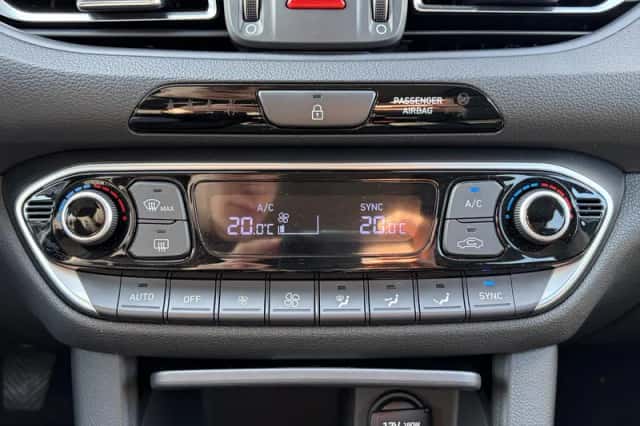 Hyundai i30 (2023) thumbnail 4