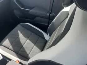 Volkswagen T-Roc (2021) thumbnail 25