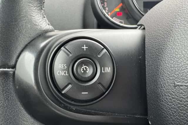 MINI Countryman (2017) thumbnail 18