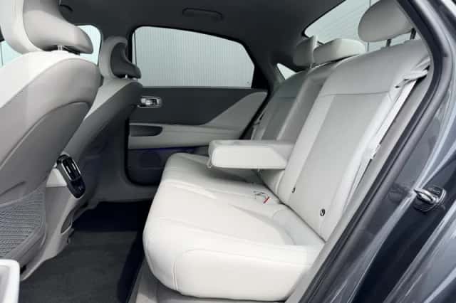 Hyundai Ioniq 6 (2023) thumbnail 13