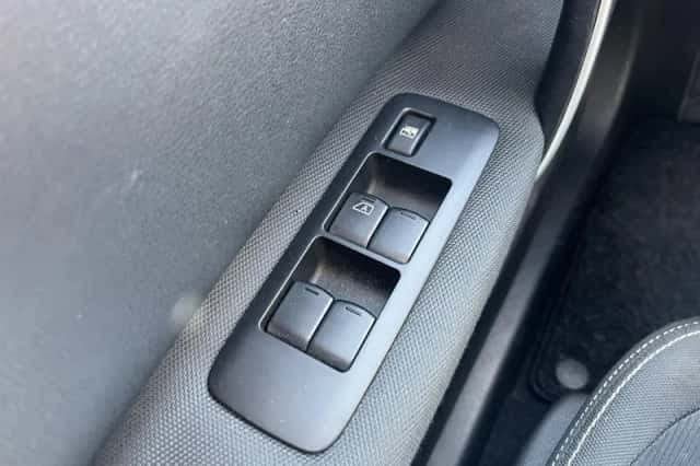 Nissan Qashqai (2010) thumbnail 13