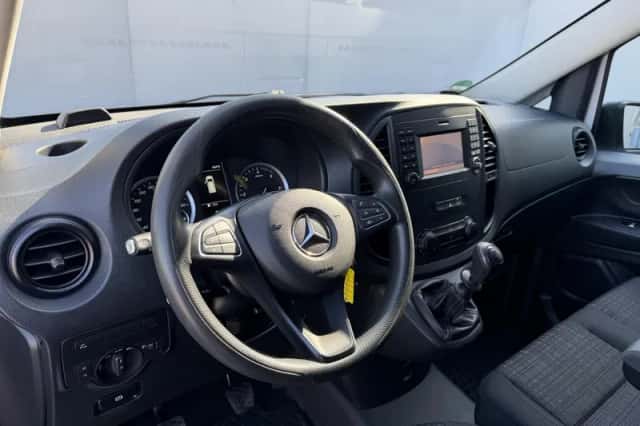 Mercedes-Benz Vito (2019) thumbnail 33