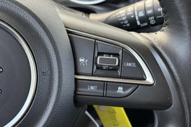 Suzuki Swift (2022) thumbnail 9