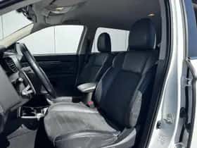 Mitsubishi Outlander (2021) thumbnail 13