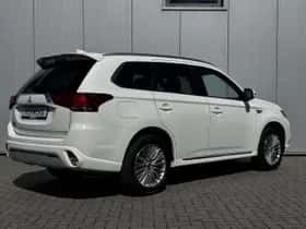 Mitsubishi Outlander (2021) thumbnail 6