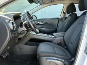 Hyundai Kona (2023) thumbnail 11