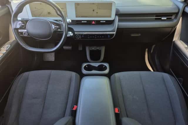 Hyundai Ioniq 5 (2022) thumbnail 2