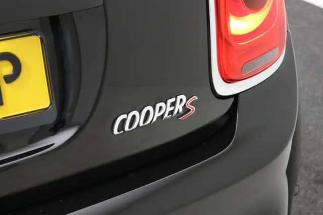 MINI Cabrio (2018) thumbnail 18