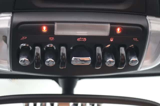 MINI Cabrio (2018) thumbnail 30