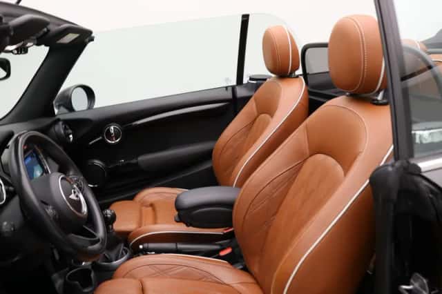MINI Cabrio (2018) thumbnail 4