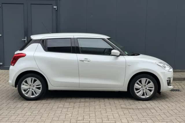Suzuki Swift (2018) thumbnail 17