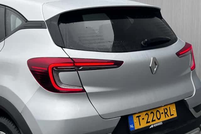 Renault Captur (2023) thumbnail 32