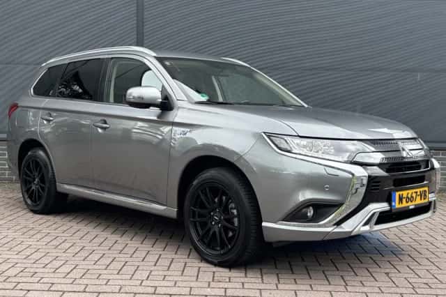 Mitsubishi Outlander (2021) thumbnail 5