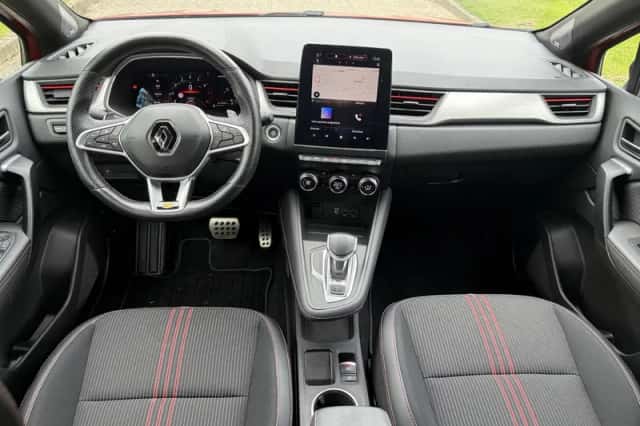Renault Captur (2023) thumbnail 2