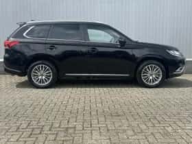 Mitsubishi Outlander (2018) thumbnail 17