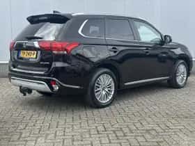 Mitsubishi Outlander (2018) thumbnail 3