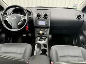 Nissan Qashqai (2011) thumbnail 2