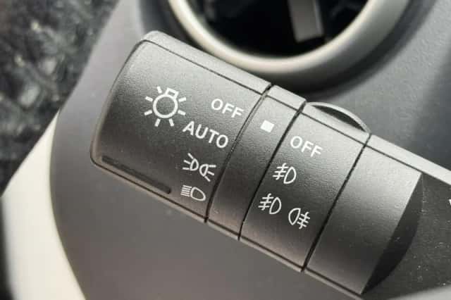 Nissan Qashqai (2011) thumbnail 12