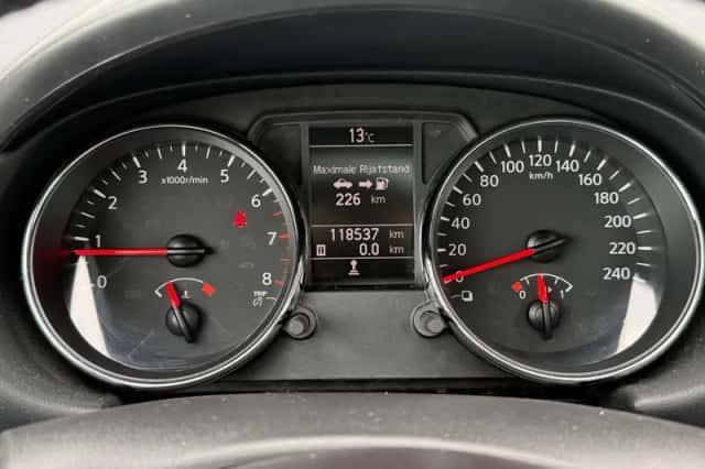 Nissan Qashqai (2011) thumbnail 17