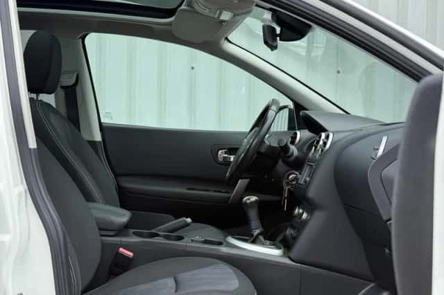 Nissan Qashqai (2011) thumbnail 4