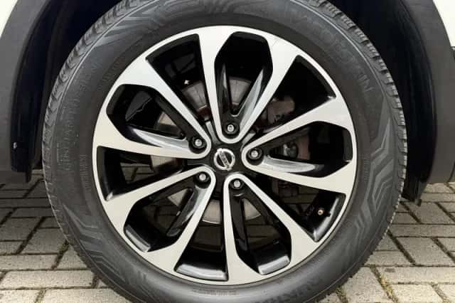 Nissan Qashqai (2011) thumbnail 8