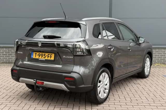 Suzuki S-Cross (2023) thumbnail 3