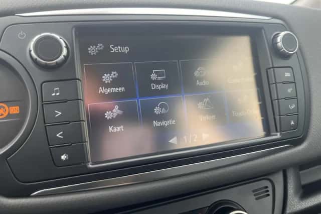 Toyota Yaris (2016) thumbnail 32