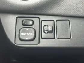 Toyota Yaris (2016) thumbnail 41