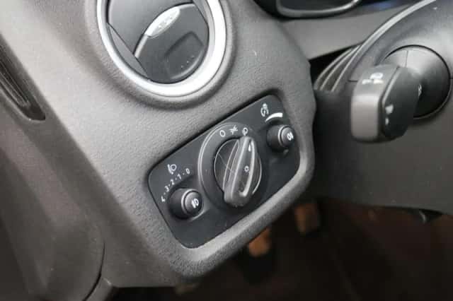 Ford Fiesta (2015) thumbnail 22