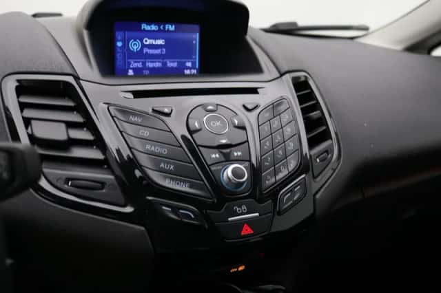 Ford Fiesta (2015) thumbnail 27