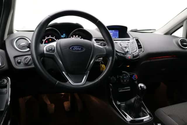 Ford Fiesta (2015) thumbnail 9