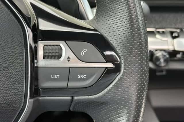 Peugeot 3008 (2018) thumbnail 36