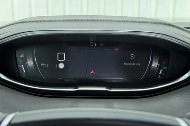 Peugeot 3008 (2018) thumbnail 7