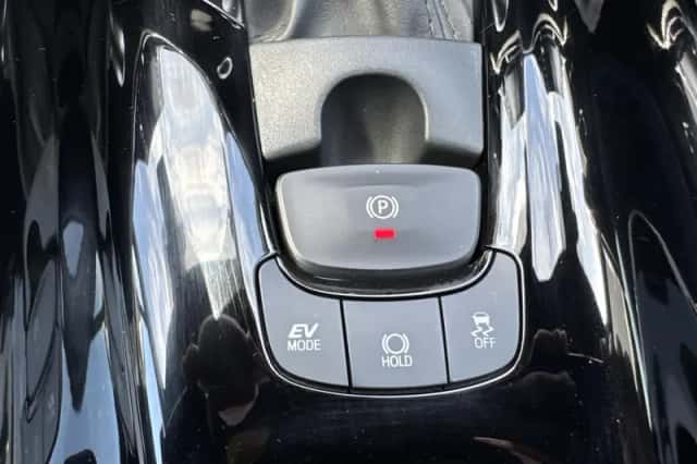 Toyota C-HR (2021) thumbnail 34