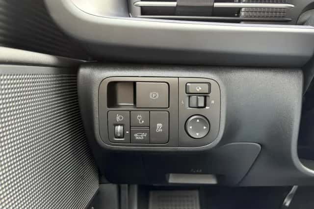 Hyundai Ioniq 6 (2024) thumbnail 16